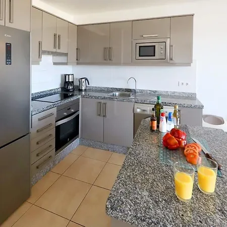 Buena Pesca 2 - Two Bed * Puerto del Carmen (Lanzarote)